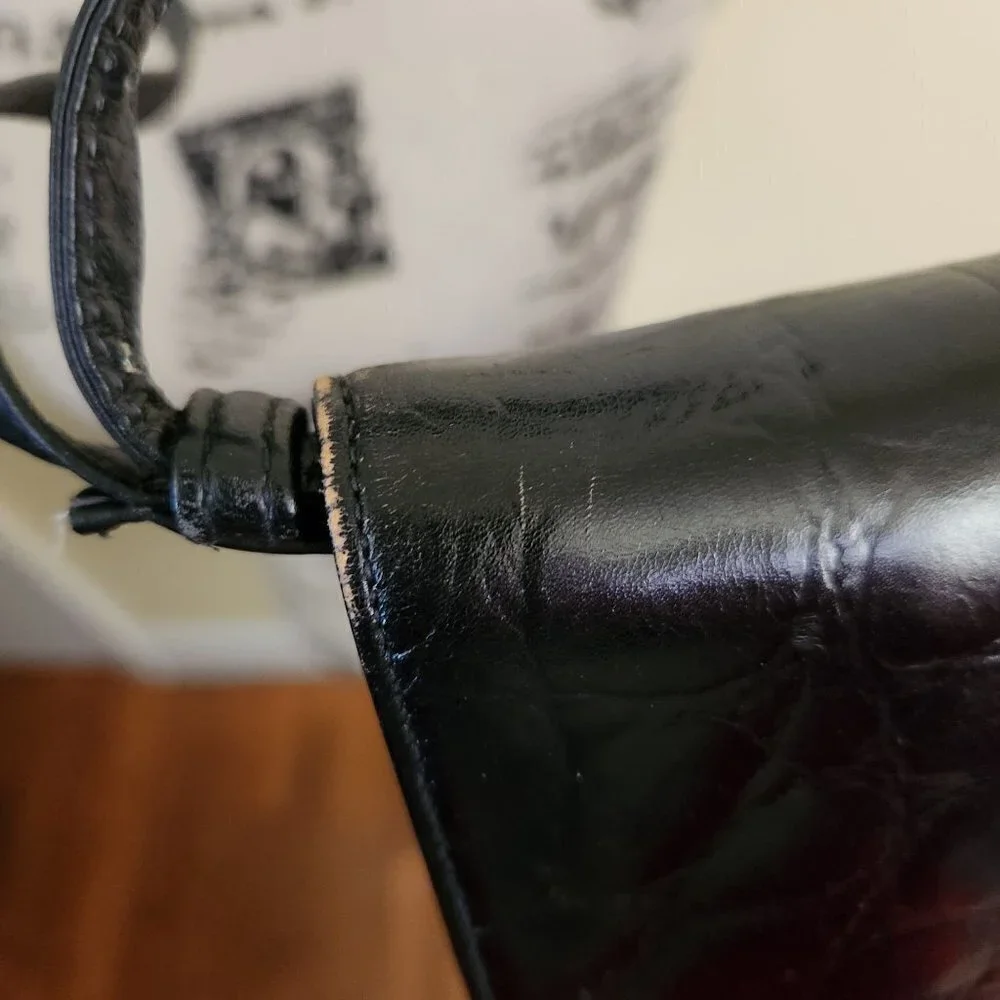 Sondra Roberts Vintage Black Classic Croc Embossed Leather Crossbody Bag